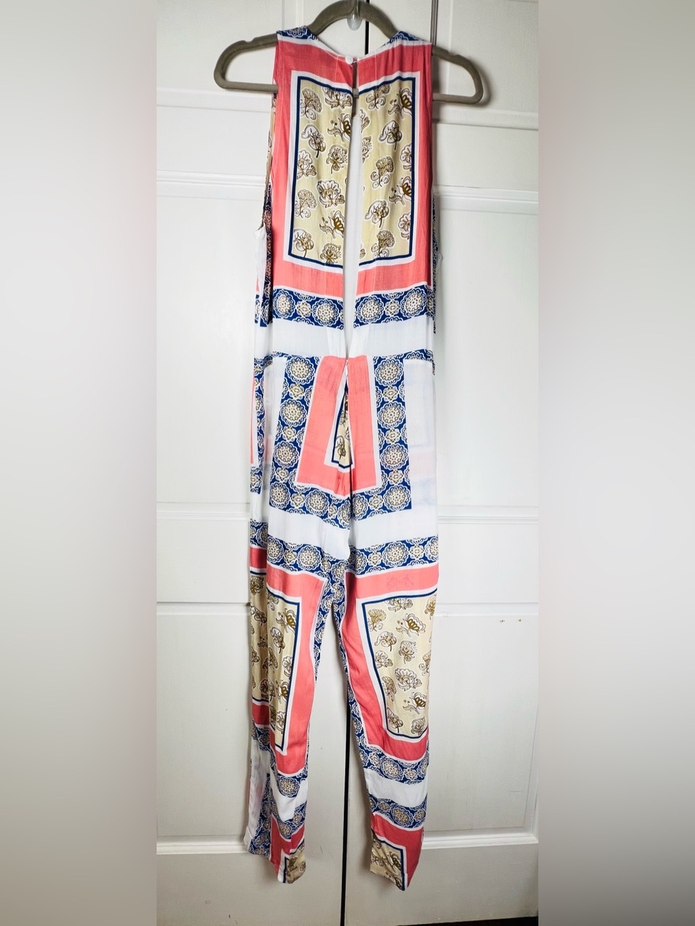 Maurie + Eve Sleeveless Printed White, Coral & Blue Jumpsuit Size Medium - Picture 3 of 7